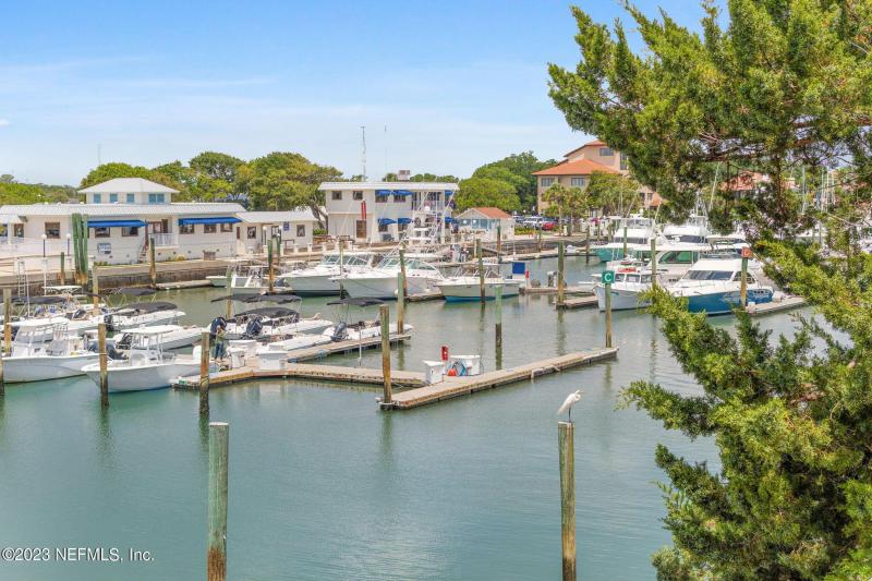 201 YACHT CLUB DR #29
