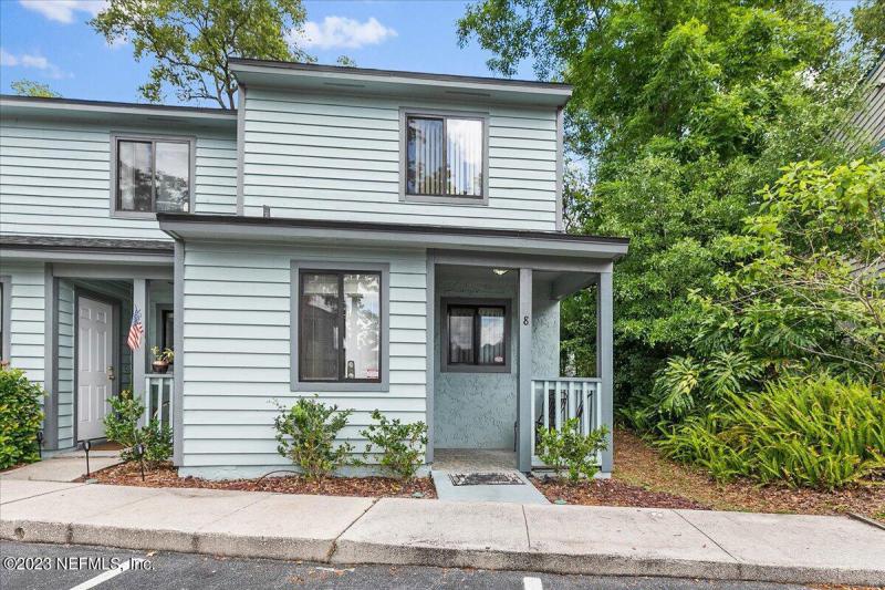 8 MOULTRIE CREEK CIR