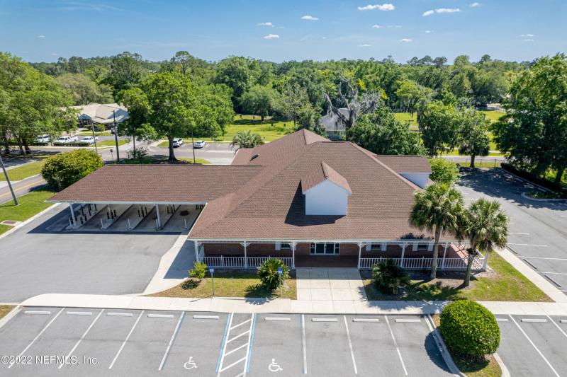 300 W MAIN ST