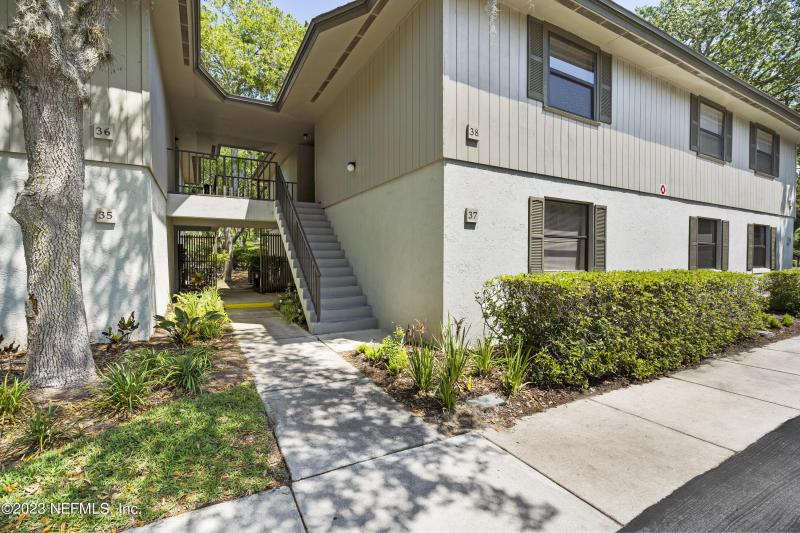38 CATALONIA CT