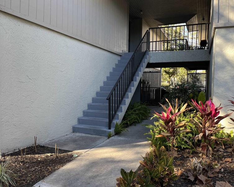 3 Castania Ct