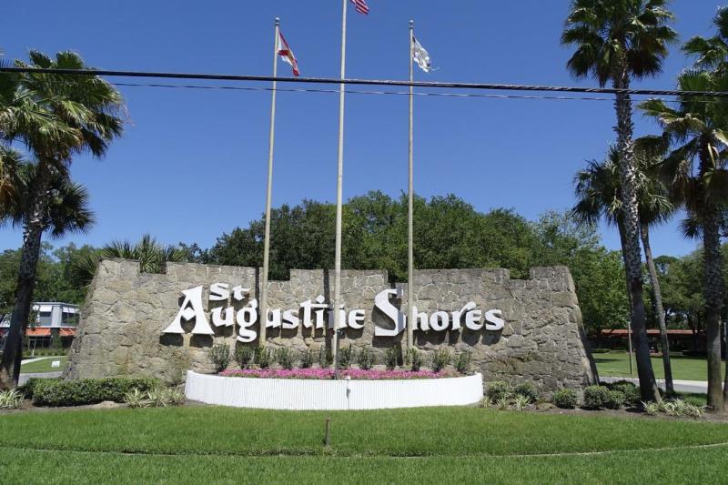 3 Castania Ct