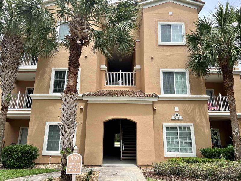 520 Florida Club Blvd Unit 110+Gar