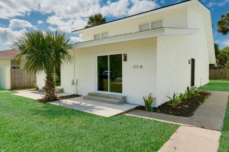 111 Arricola Ave #A & B