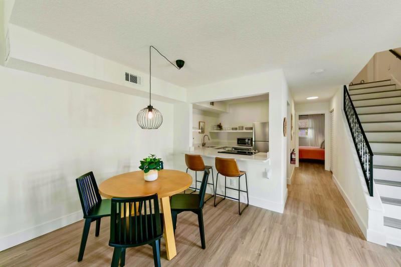 111 Arricola Ave #A & B