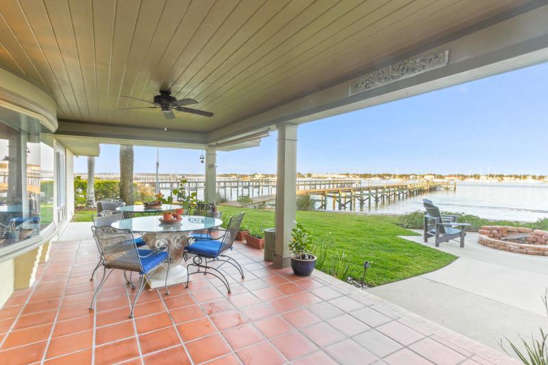 239 S Matanzas Blvd