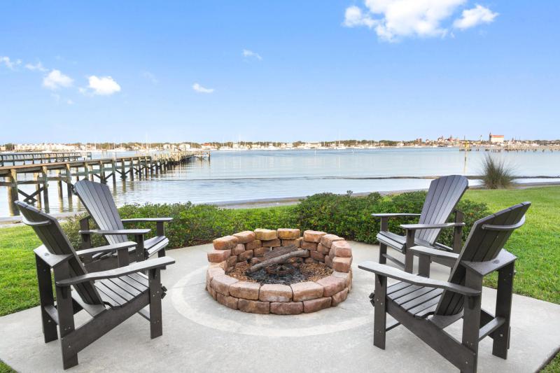 239 S Matanzas Blvd