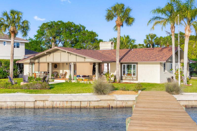 239 S Matanzas Blvd