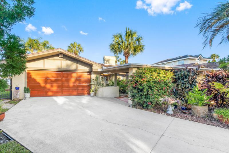 239 S Matanzas Blvd