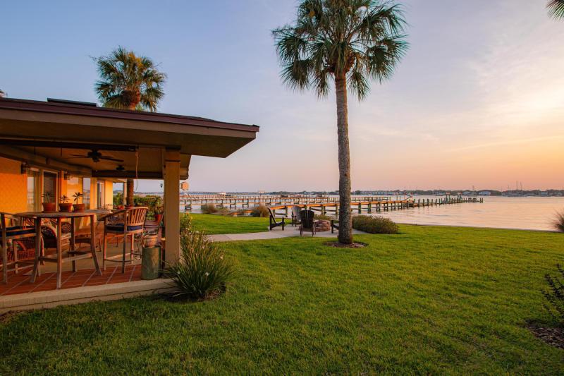 239 S Matanzas Blvd