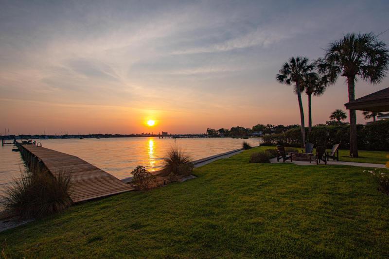 239 S Matanzas Blvd
