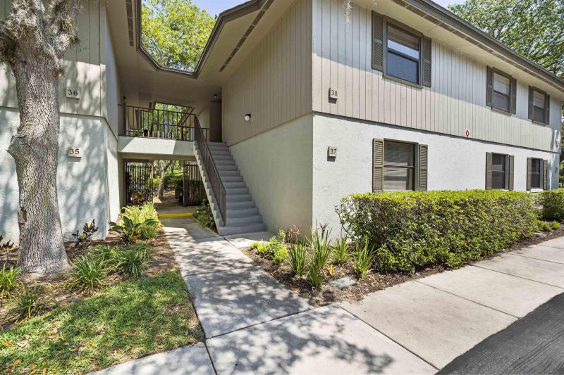 38 Catalonia Ct