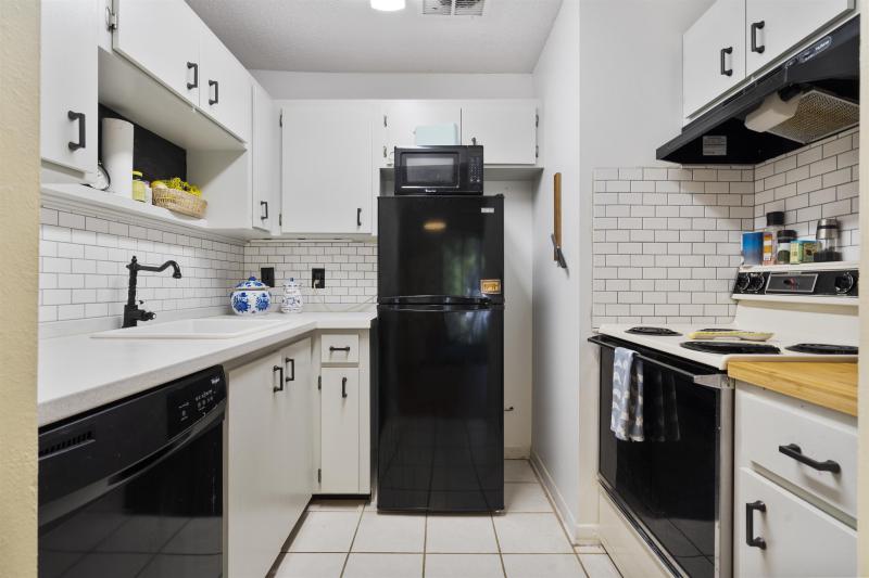 38 Catalonia Ct