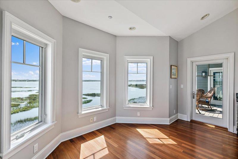 3425 Lands End