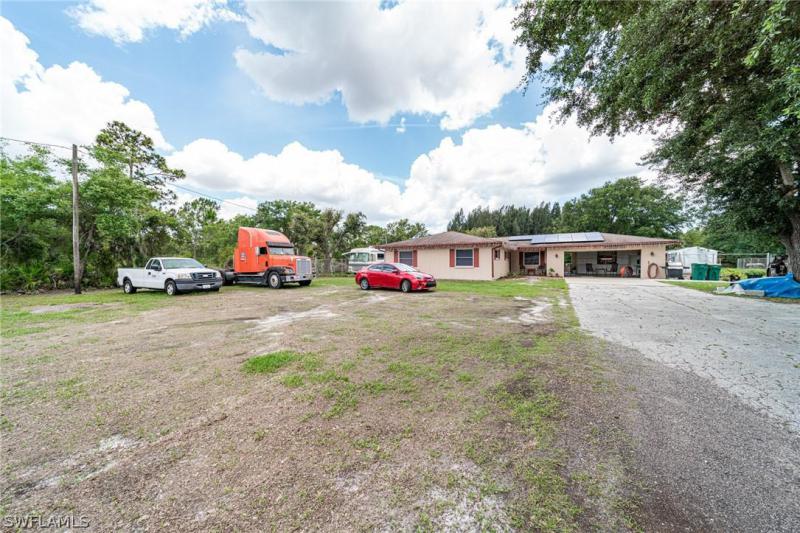 https://images.floridarealtors.org/ImagesHomeProd3/FL/idx/photos/ftmyersbeach/09/221043203.jpg