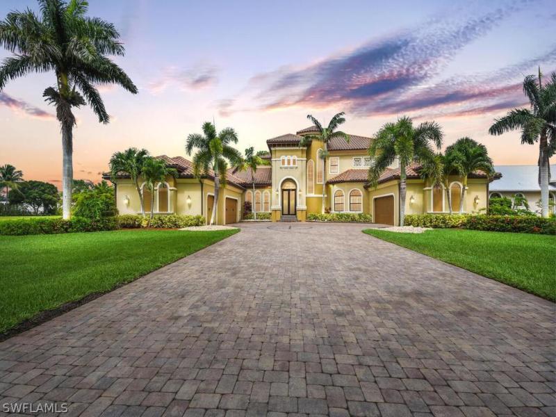 https://images.floridarealtors.org/ImagesHomeProd3/FL/idx/photos/ftmyersbeach/14/221046238.jpg