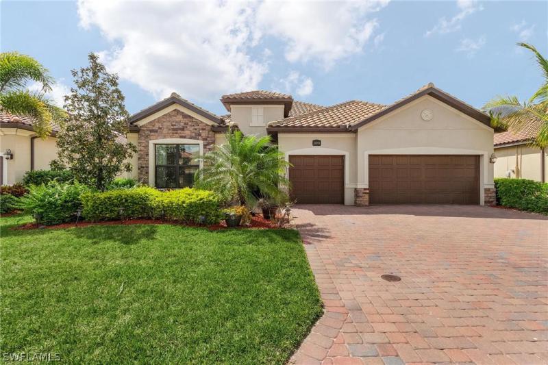 https://images.floridarealtors.org/ImagesHomeProd3/FL/idx/photos/ftmyersbeach/14/222025638.jpg