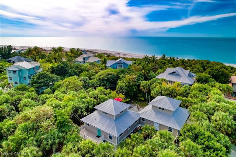 https://images.floridarealtors.org/ImagesHomeProd3/FL/idx/photos/ftmyersbeach/15/222008005.jpg