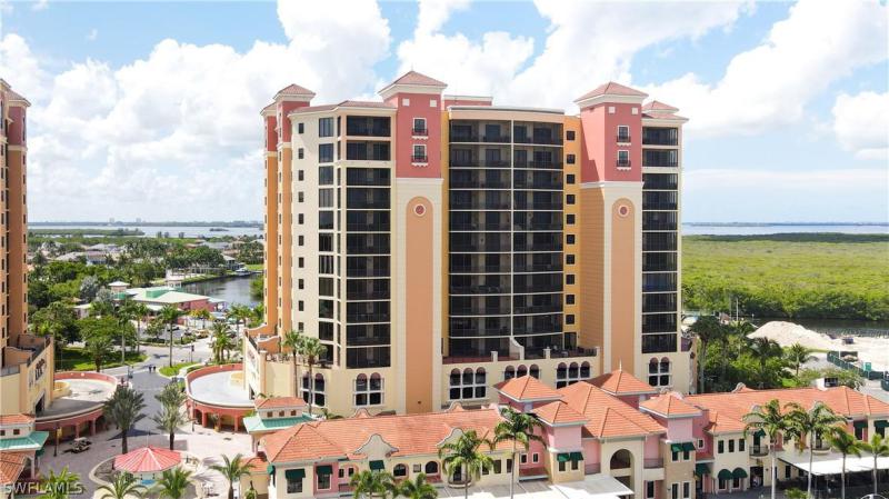 https://images.floridarealtors.org/ImagesHomeProd3/FL/idx/photos/ftmyersbeach/18/222050306.jpg