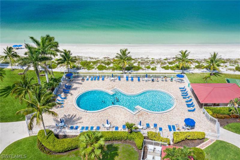 https://images.floridarealtors.org/ImagesHomeProd3/FL/idx/photos/ftmyersbeach/35/222046345.jpg