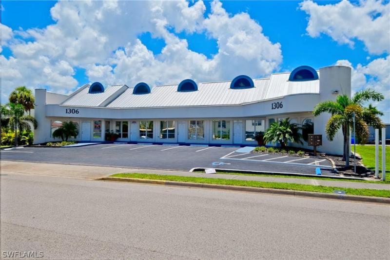 https://images.floridarealtors.org/ImagesHomeProd3/FL/idx/photos/ftmyersbeach/50/221063650.jpg
