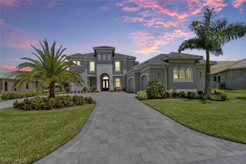https://images.floridarealtors.org/ImagesHomeProd3/FL/idx/photos/ftmyersbeach/61/222056387.jpg