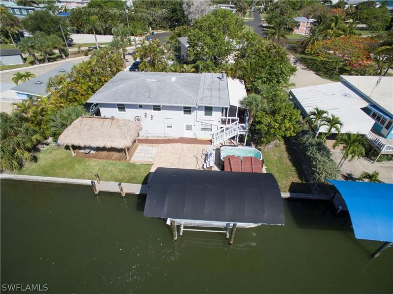 https://images.floridarealtors.org/ImagesHomeProd3/FL/idx/photos/ftmyersbeach/77/221045359.jpg