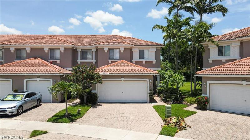 https://images.floridarealtors.org/ImagesHomeProd3/FL/idx/photos/ftmyersbeach/83/222048661.jpg