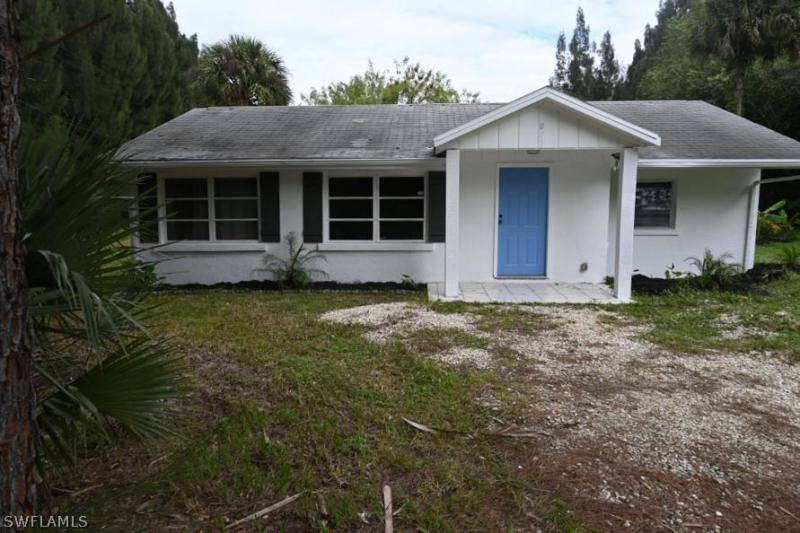 https://images.floridarealtors.org/ImagesHomeProd3/FL/idx/photos/ftmyersbeach/88/221082596.jpg
