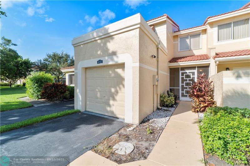  Condo & Townhome Photos