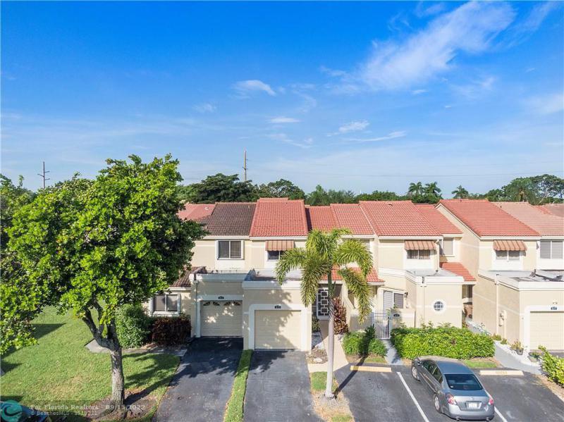  Condo & Townhome Photos