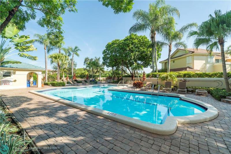  Condo & Townhome Photos