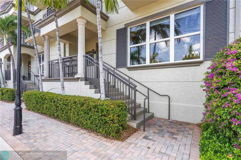  Condo & Townhome Photos