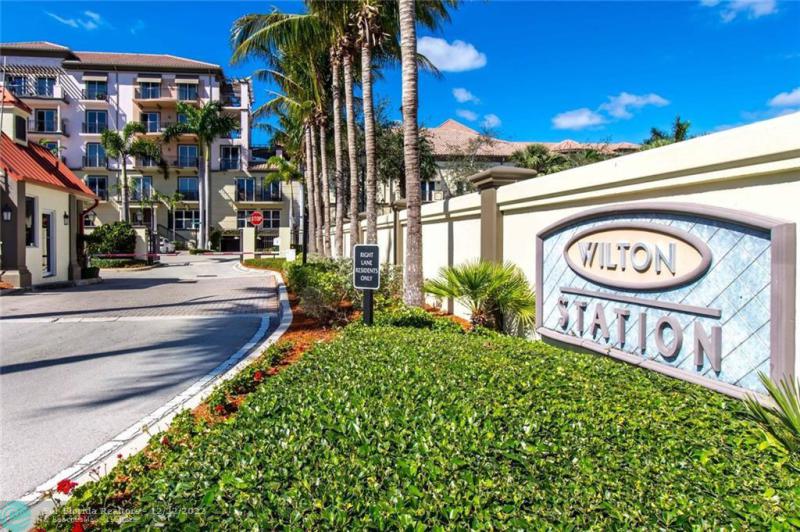  Condo & Townhome Photos
