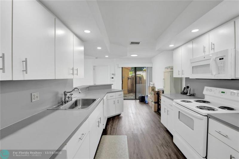  Condo & Townhome Photos