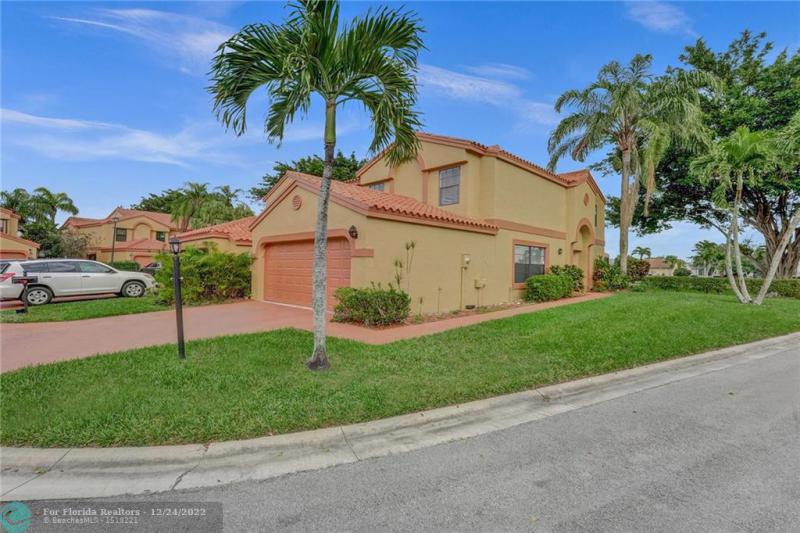  Condo & Townhome Photos