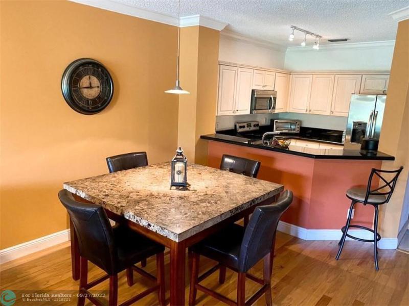  Condo & Townhome Photos