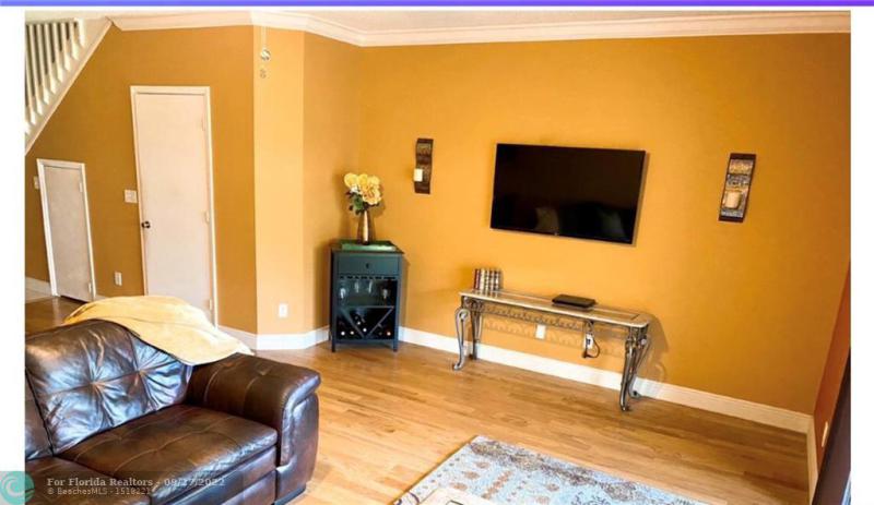  Condo & Townhome Photos