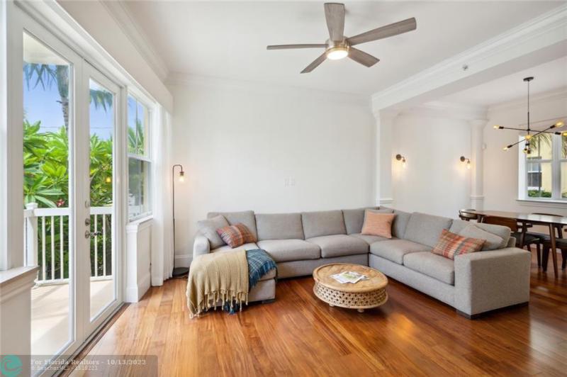  Condo & Townhome Photos