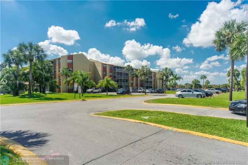  Condo & Townhome Photos