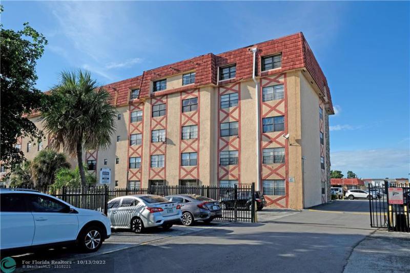  Condo & Townhome Photos