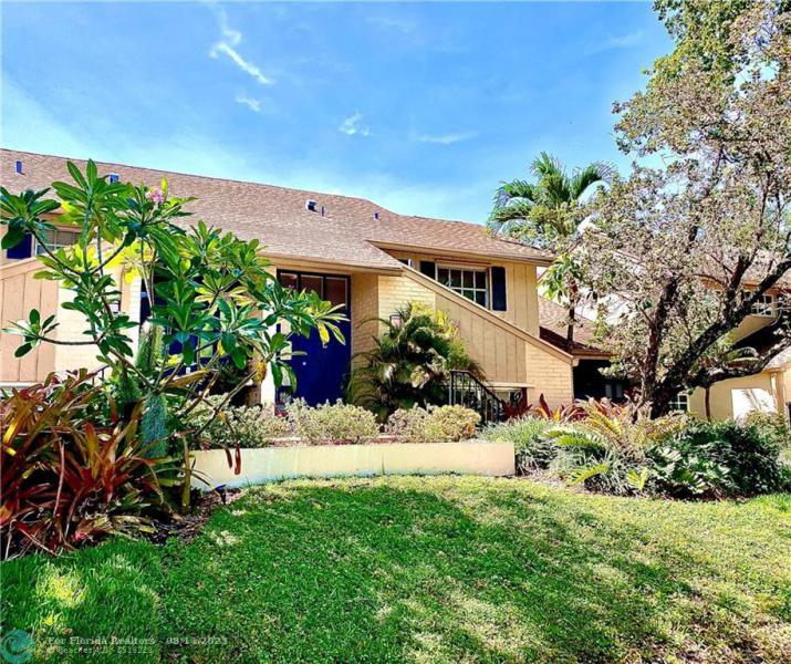  Condo & Townhome Photos