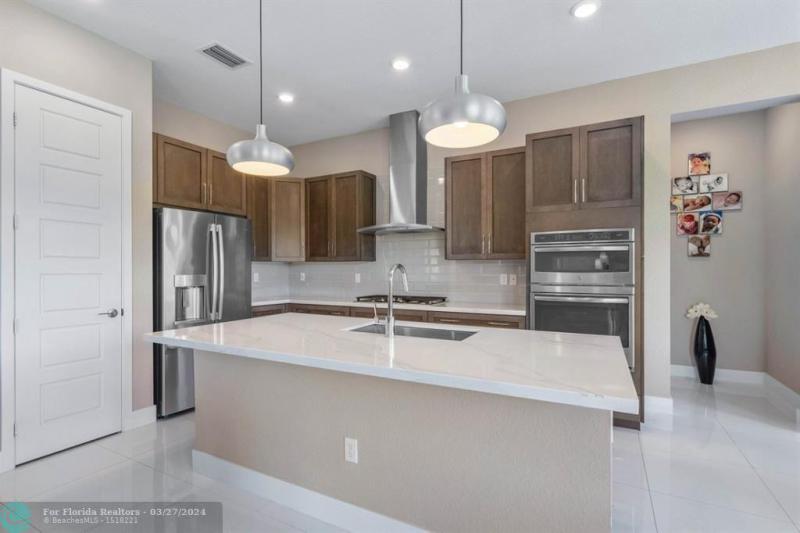  Single Family Homes Photo 13: 8660 Pacifica Lane  Parkland,  FL 33067
