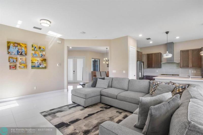  Single Family Homes Photo 3: 8660 Pacifica Lane  Parkland,  FL 33067
