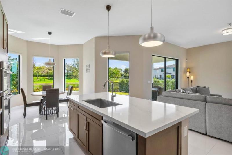  Single Family Homes Photo 5: 8660 Pacifica Lane  Parkland,  FL 33067