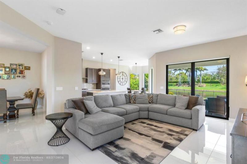  Single Family Homes Photo 7: 8660 Pacifica Lane  Parkland,  FL 33067