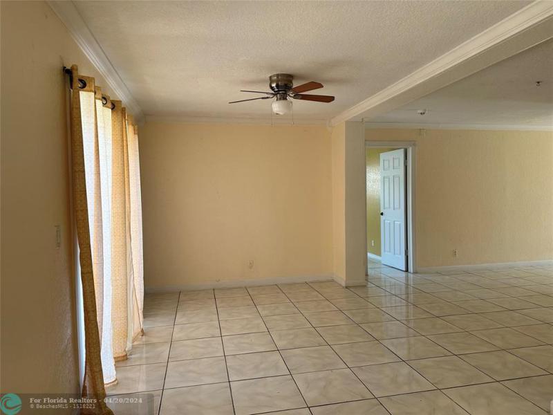  Single Family Homes Photo 7: 1904 SW 82nd Ter  North Lauderdale,  FL 33068
