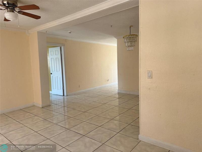  Single Family Homes Photo 8: 1904 SW 82nd Ter  North Lauderdale,  FL 33068