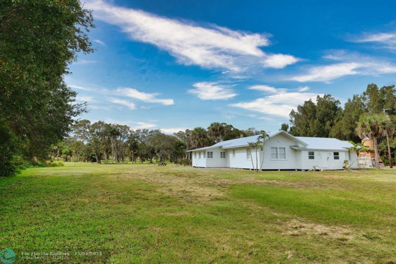  Commercial & Industrial Land Images 