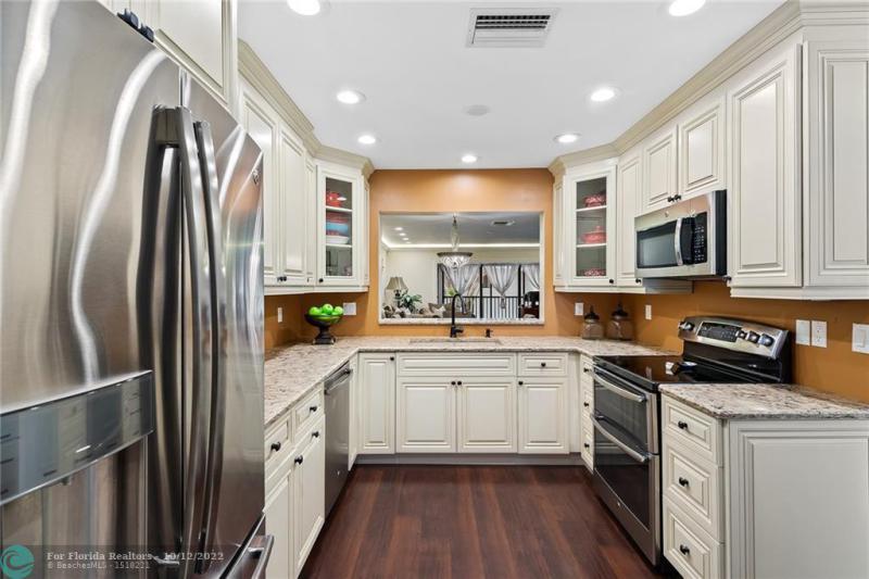  Condo & Townhome Photos